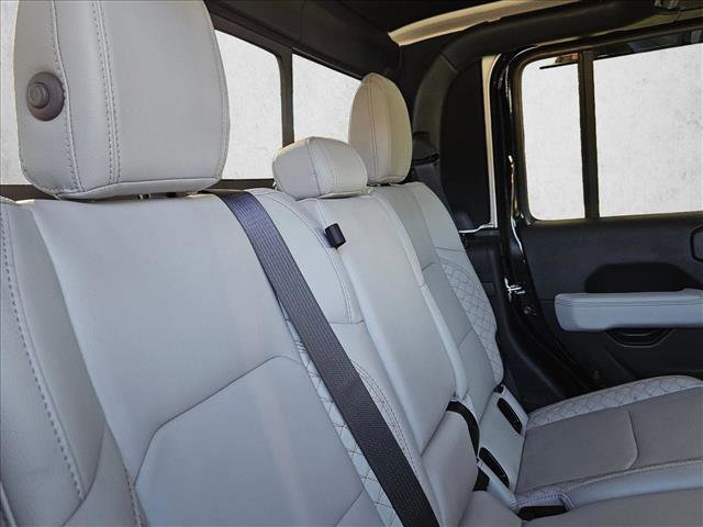 Used 2023 Jeep Gladiator Overland image 22