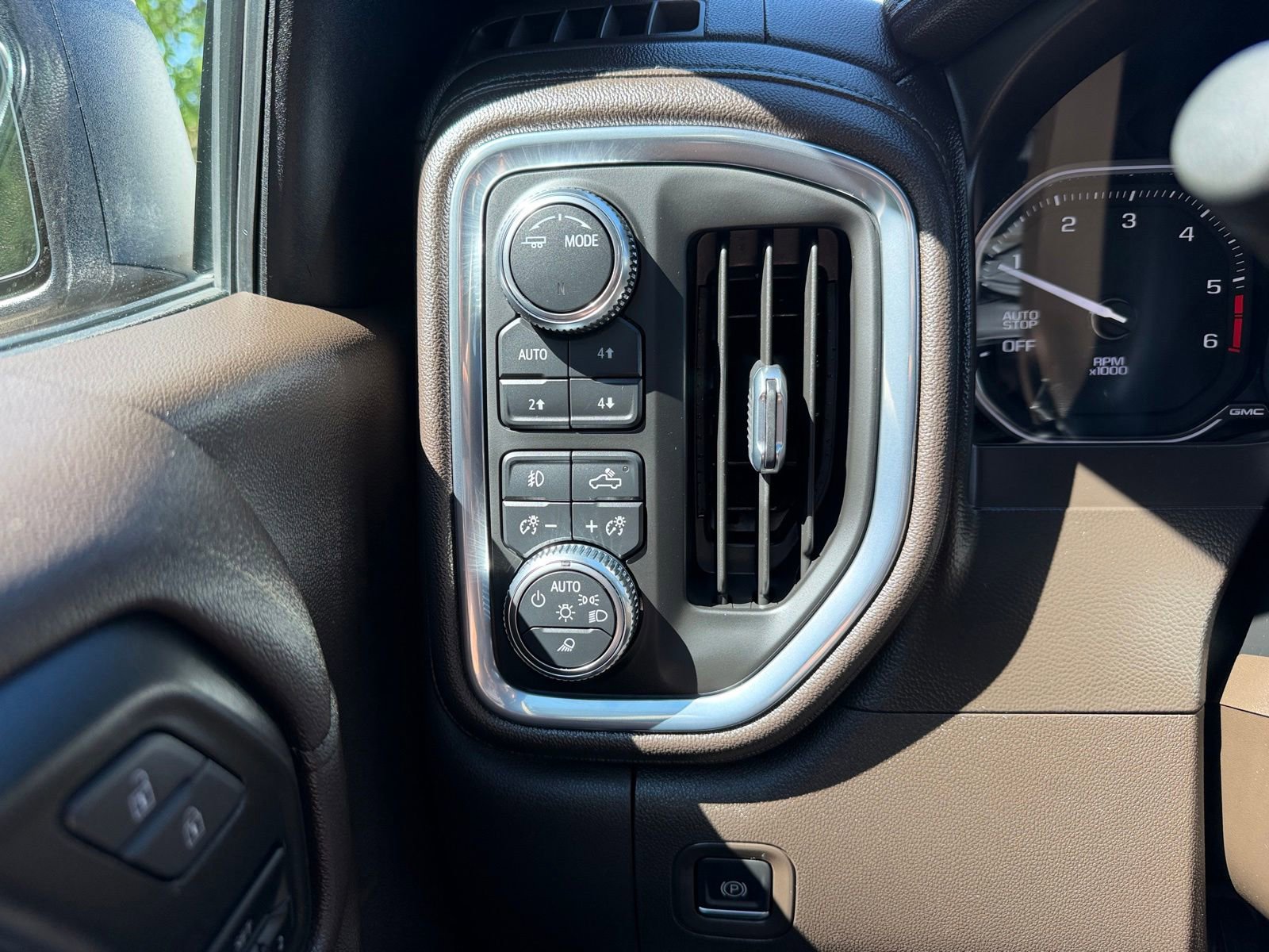 Used 2021 GMC Sierra 1500 Denali AWD/4WD image 12