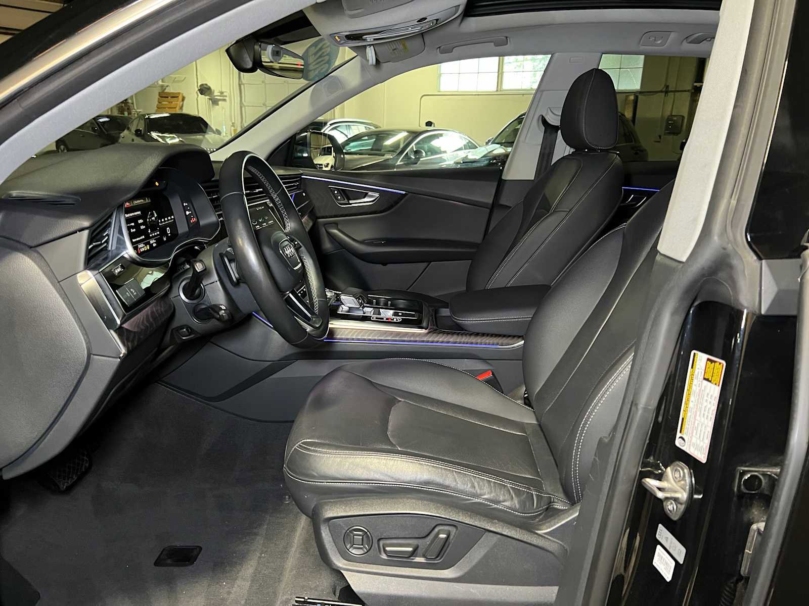 Used 2022 Audi Q8 Premium Plus w/ Premium Plus Package image 22