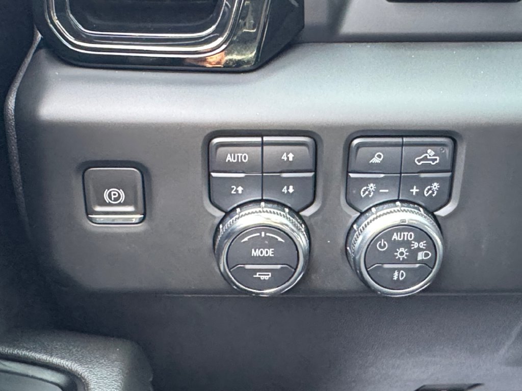 Used 2024 GMC Sierra 1500 AT4 w/ Technology Package AWD/4WD image 15