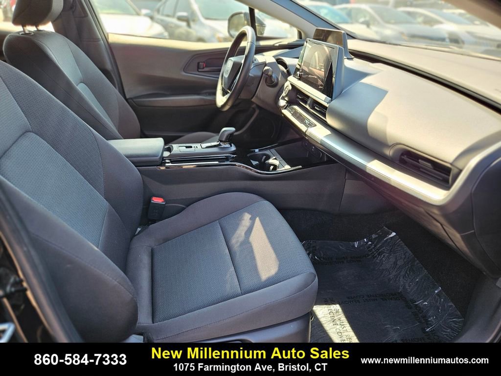 Used 2024 Toyota Prius LE image 11