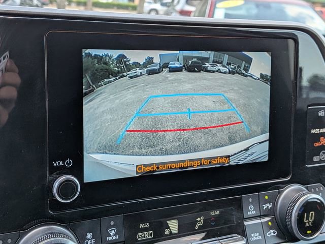 Used 2023 Toyota Highlander XLE image 23