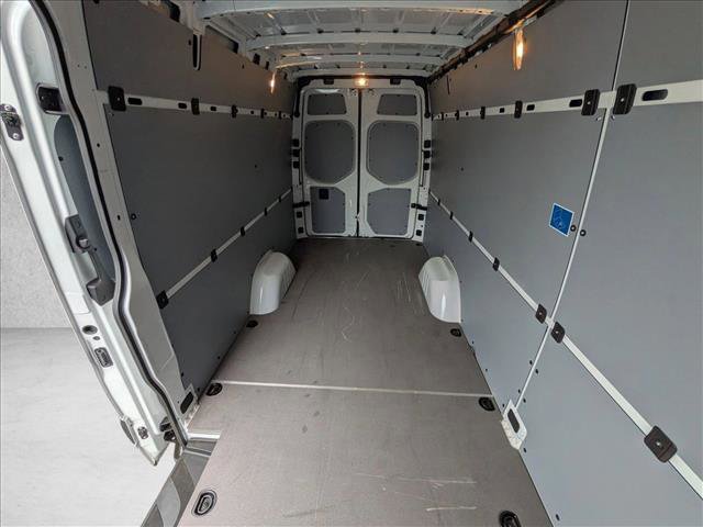 Used 2024 Mercedes-Benz Sprinter 2500 w/ Acoustic Package image 17
