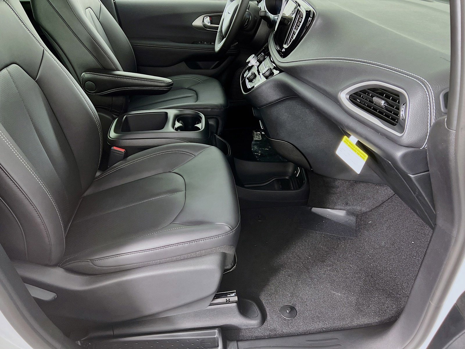 New 2026 Chrysler Pacifica Select FWD image 22