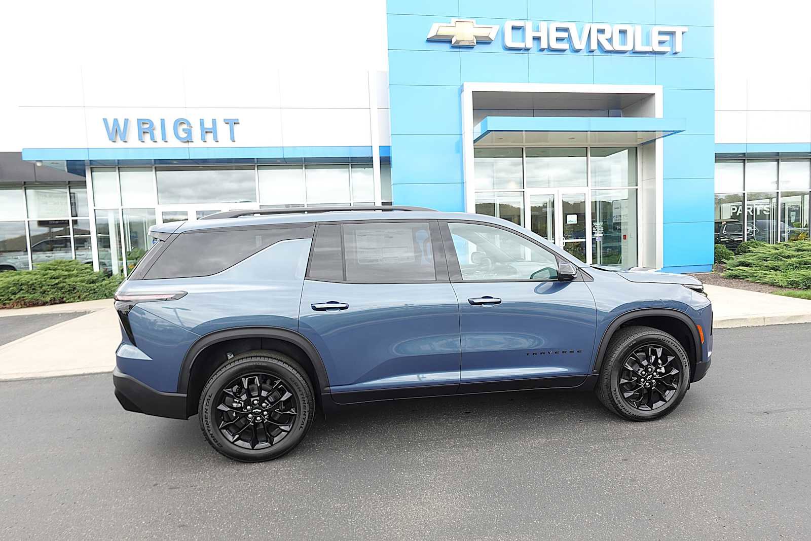 New 2026 Chevrolet Traverse LT w/ Midnight/Sport Edition image 2