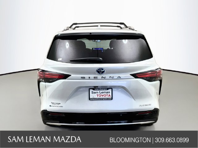 Used 2025 Toyota Sienna Platinum AWD/4WD image 11