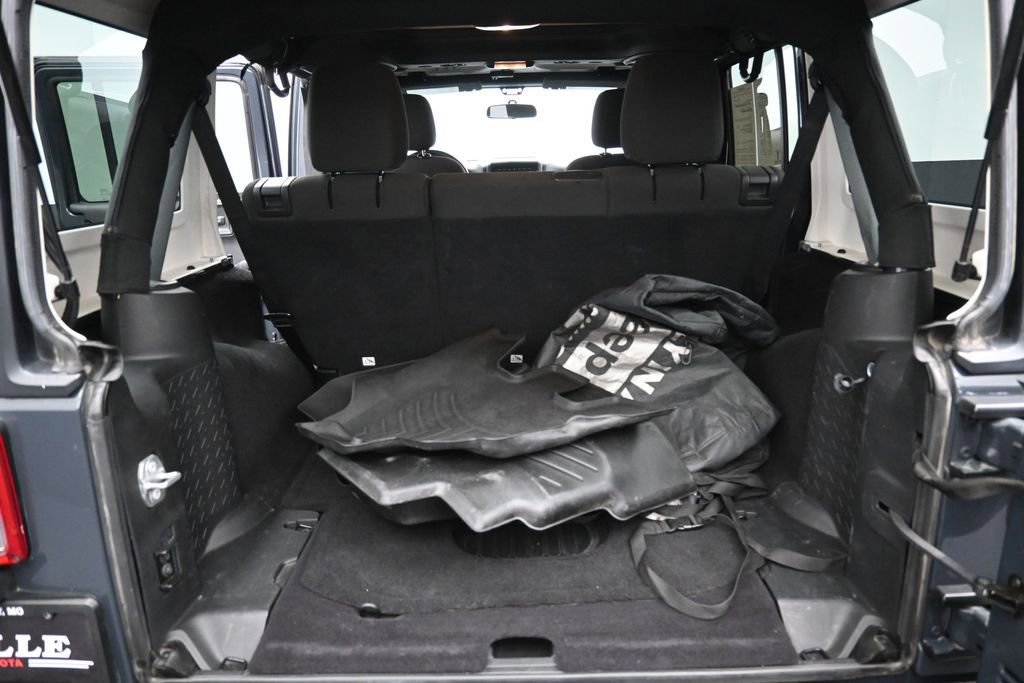 Used 2017 Jeep Wrangler Unlimited Sport w/ Connectivity Group image 25