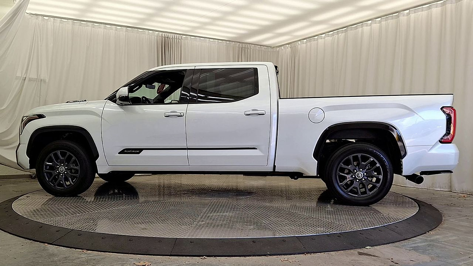 Used 2022 Toyota Tundra Platinum w/ Advanced Package AWD/4WD image 4