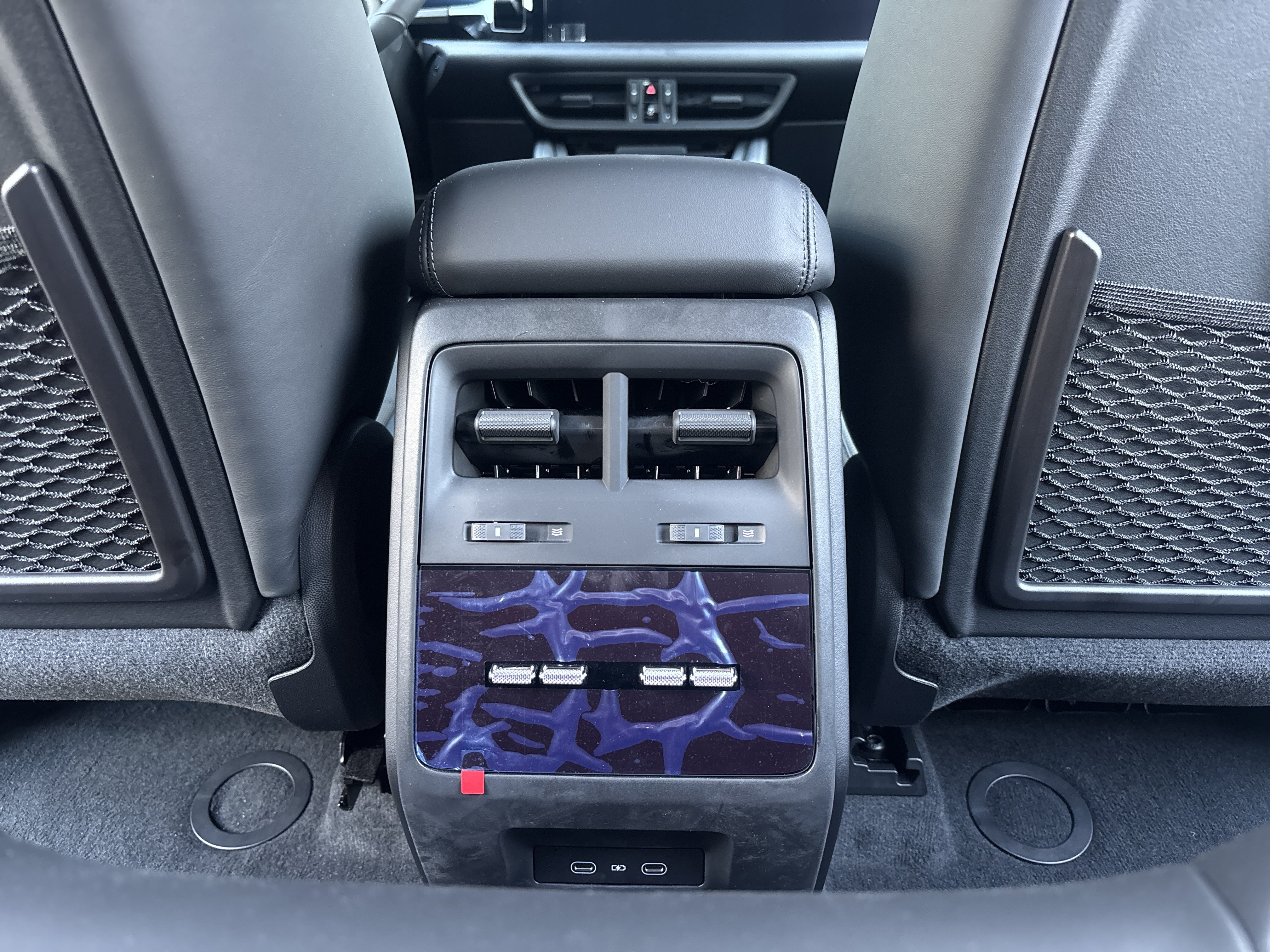 New 2025 Porsche Macan 4S Electric AWD/4WD image 24
