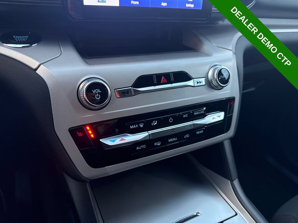 Used 2023 Ford Explorer XLT AWD/4WD image 36
