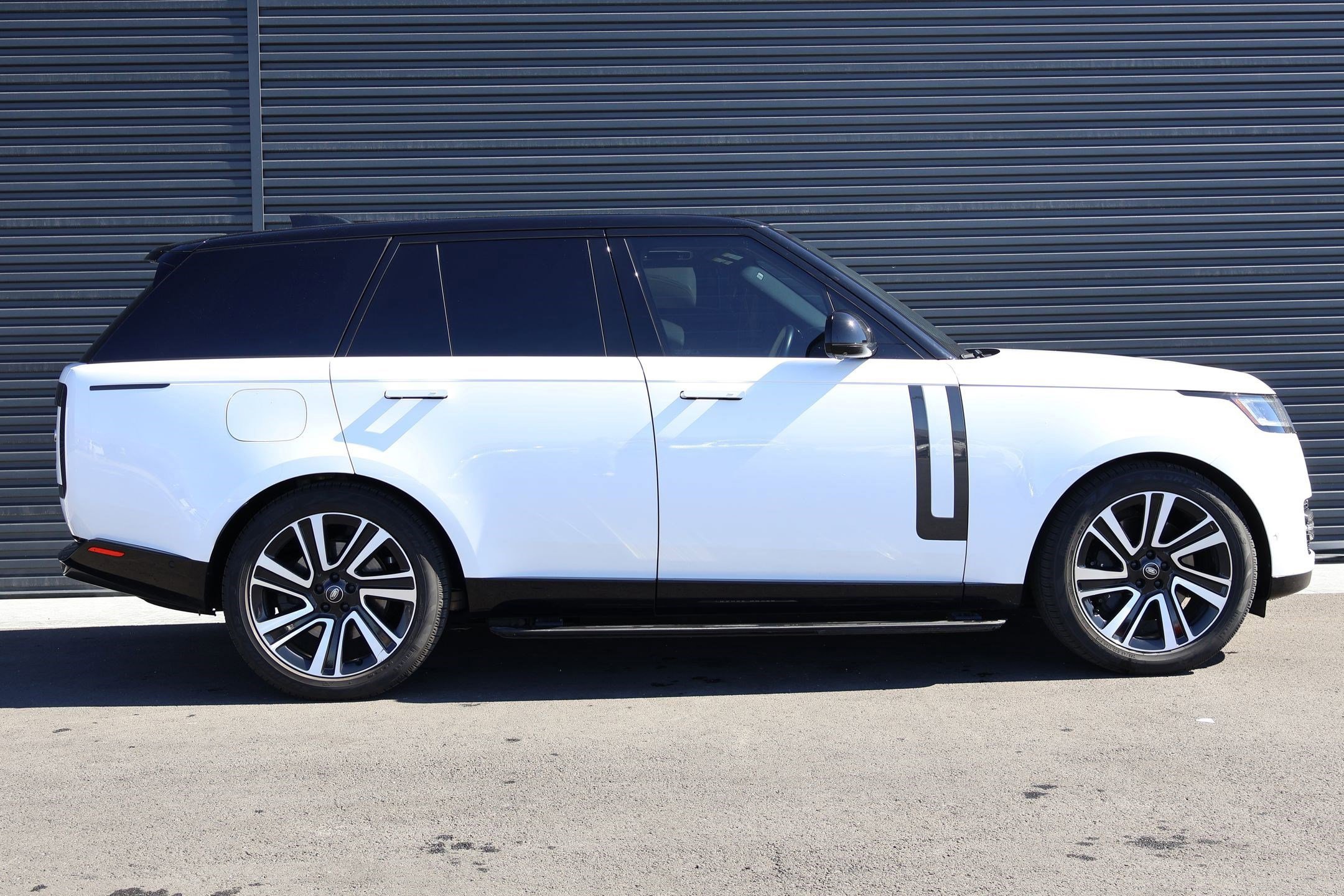 Used 2023 Land Rover Range Rover SE AWD/4WD image 5