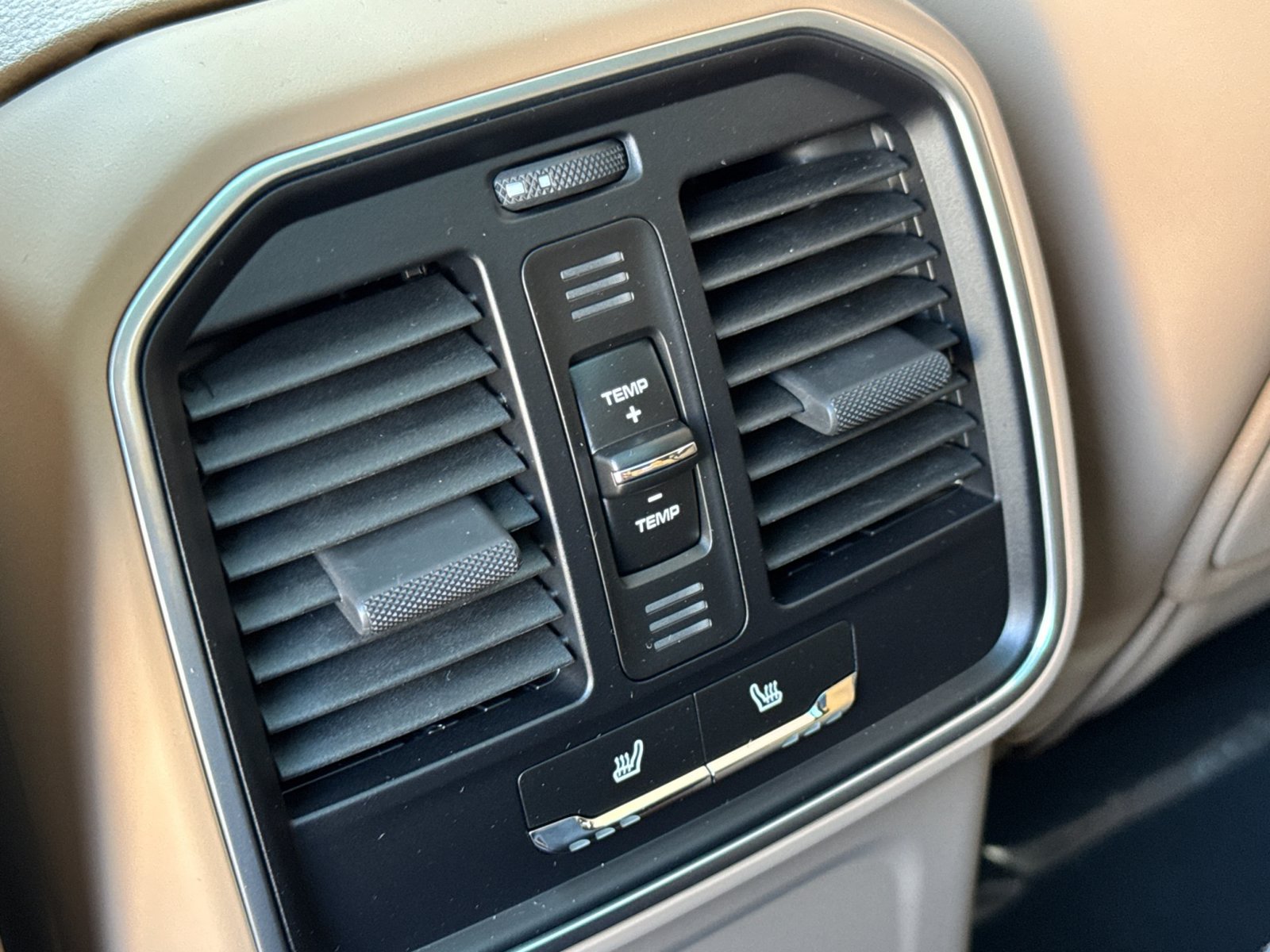 Certified 2026 Porsche Macan AWD/4WD image 15