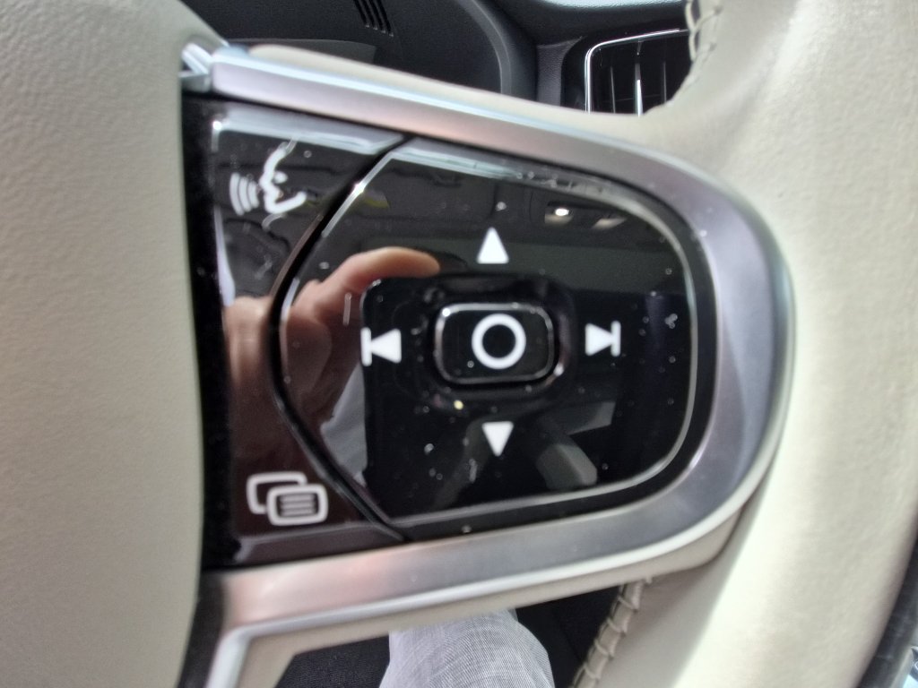 Used 2023 Volvo XC60 B5 Core w/ Climate Package FWD image 19