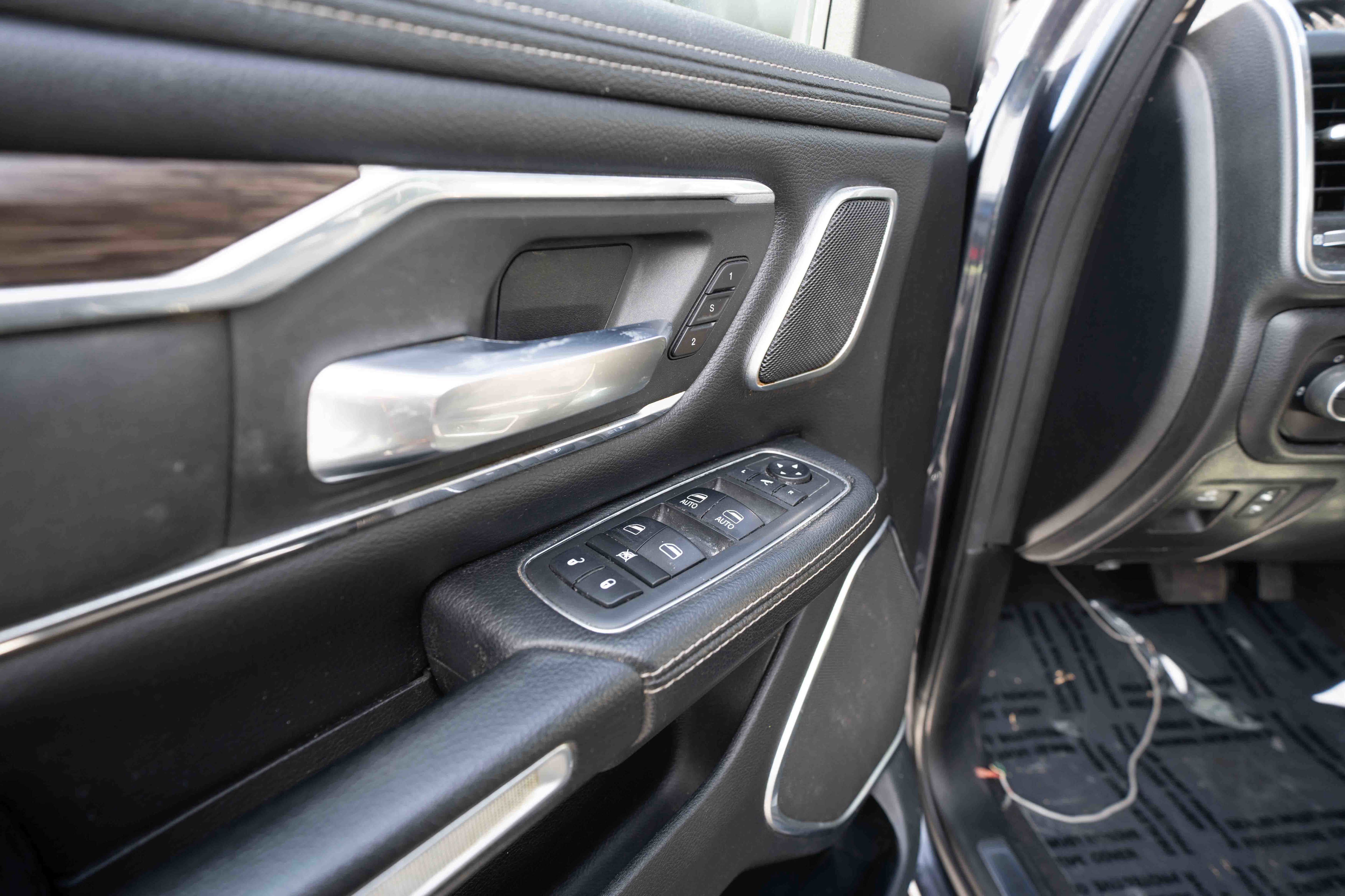 Used 2019 RAM 1500 Laramie AWD/4WD image 7