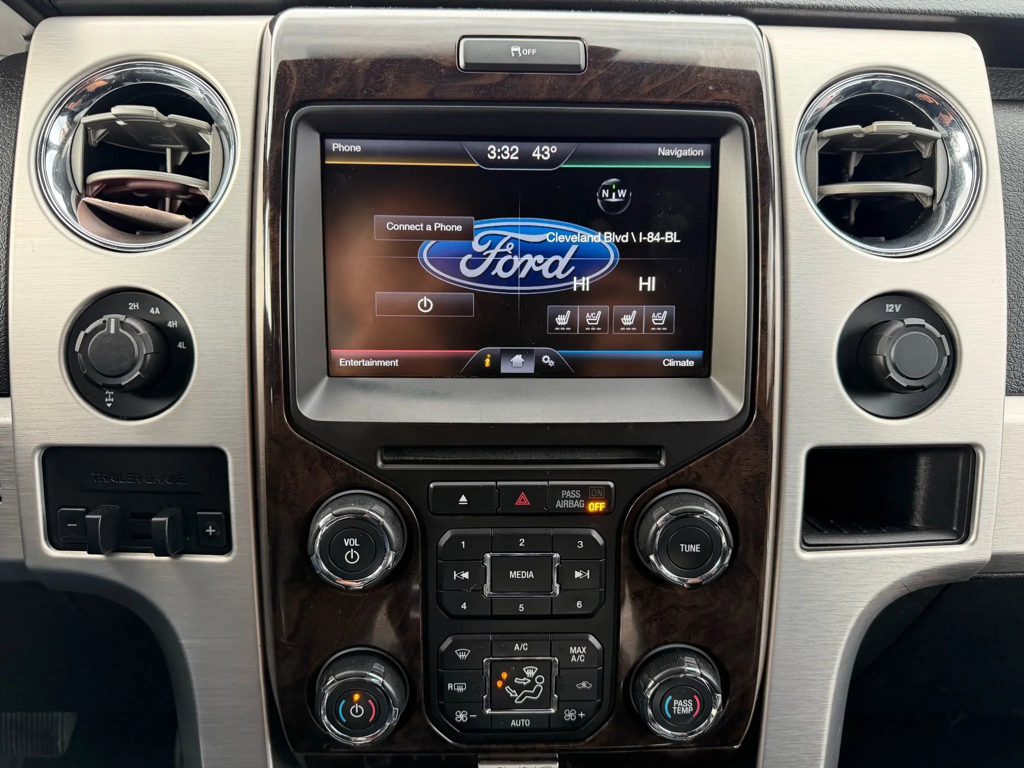 Used 2014 Ford F150 Platinum image 12