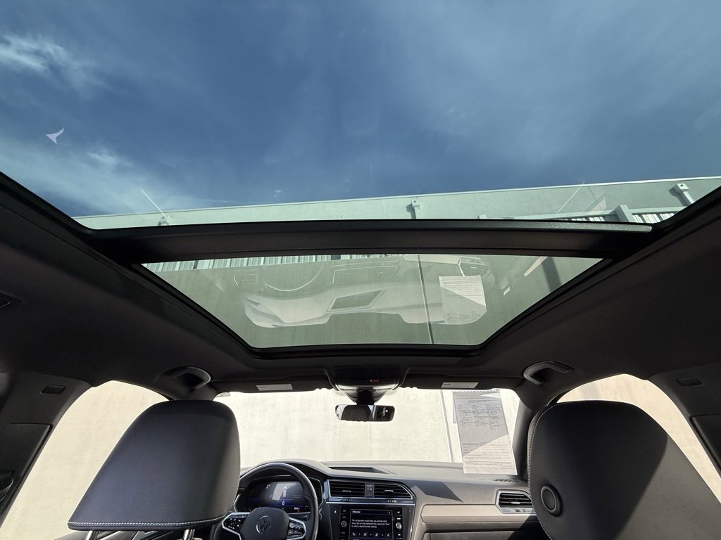 Used 2024 Volkswagen Tiguan SE R-Line image 9