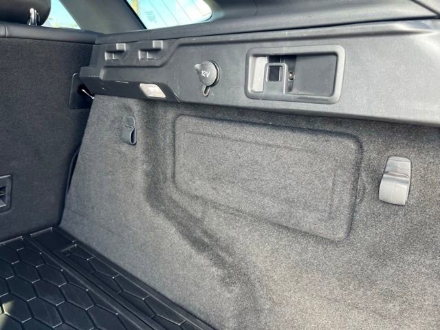 Used 2020 Jaguar F-PACE Premium image 22