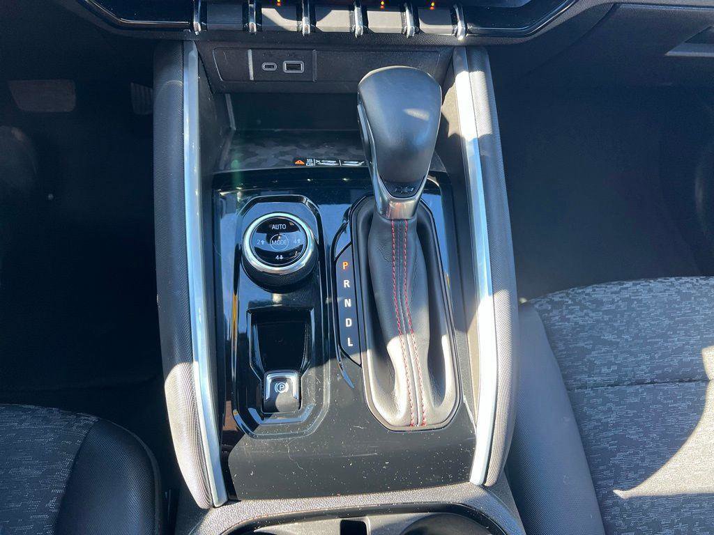 Used 2023 Chevrolet Colorado Z71 w/ Z71 Convenience Package 2 image 30