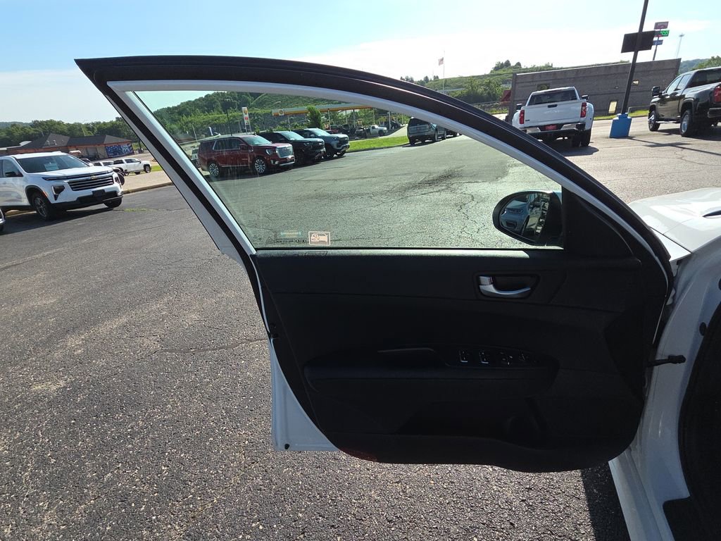 Used 2016 Kia Optima LX FWD image 12