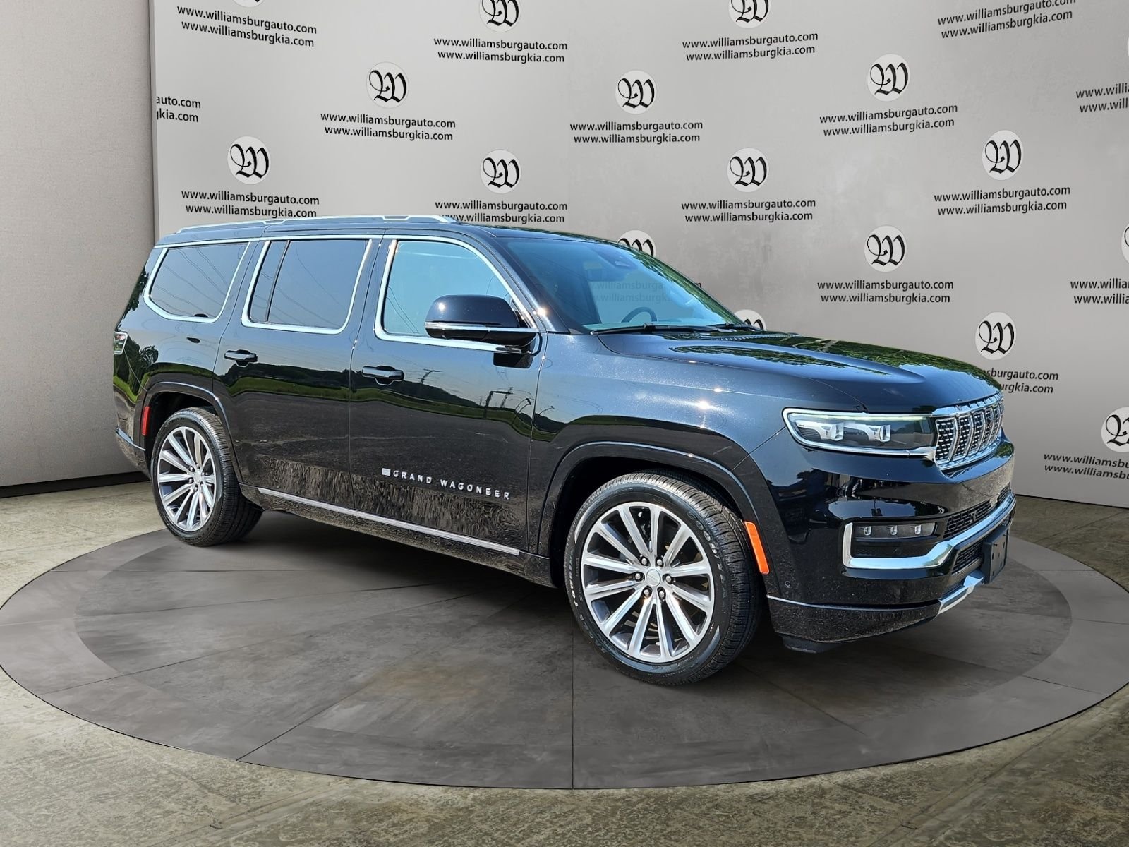 Used 2022 Jeep Grand Wagoneer Series II AWD/4WD image 7