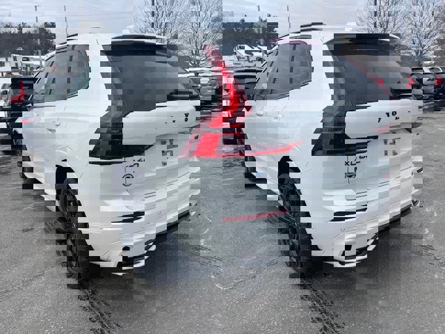 New 2026 Volvo XC60 B5 Ultra w/ Climate Package image 2