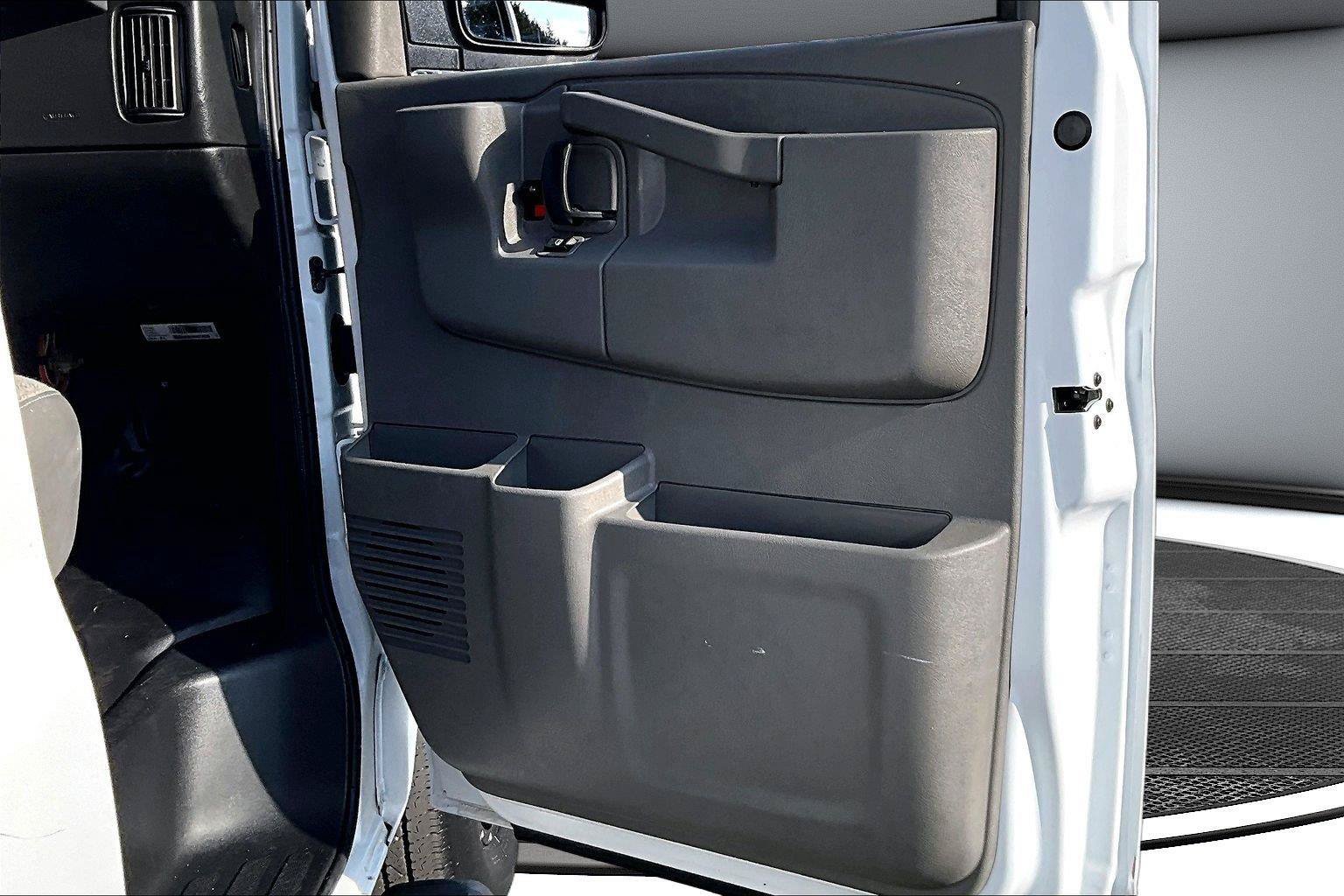 Used 2021 Chevrolet Express 3500 w/ Driver Convenience Package RWD image 28