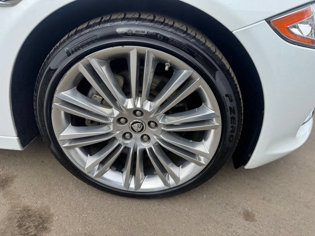 Used 2013 Jaguar XJ AWD image 15