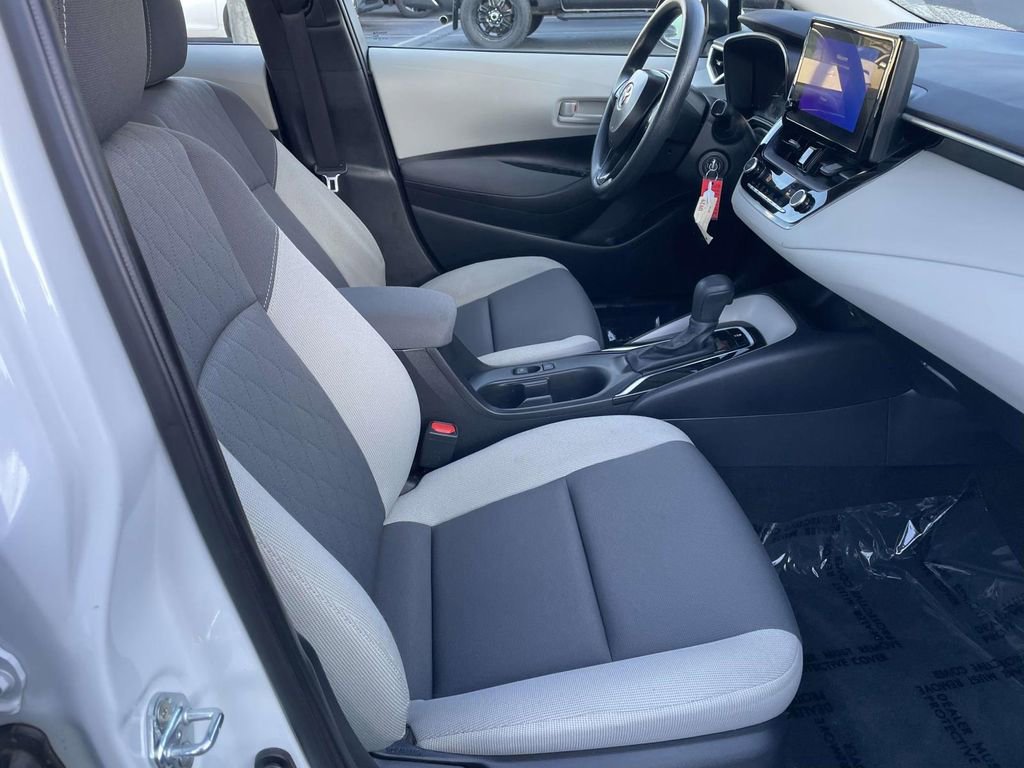 Used 2025 Toyota Corolla LE image 44