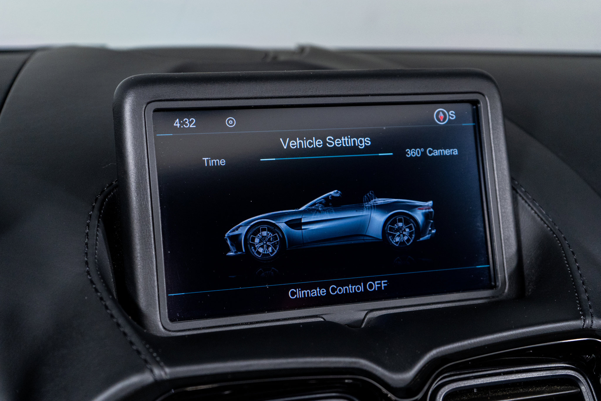 Used 2021 Aston Martin V8 Vantage Roadster image 37