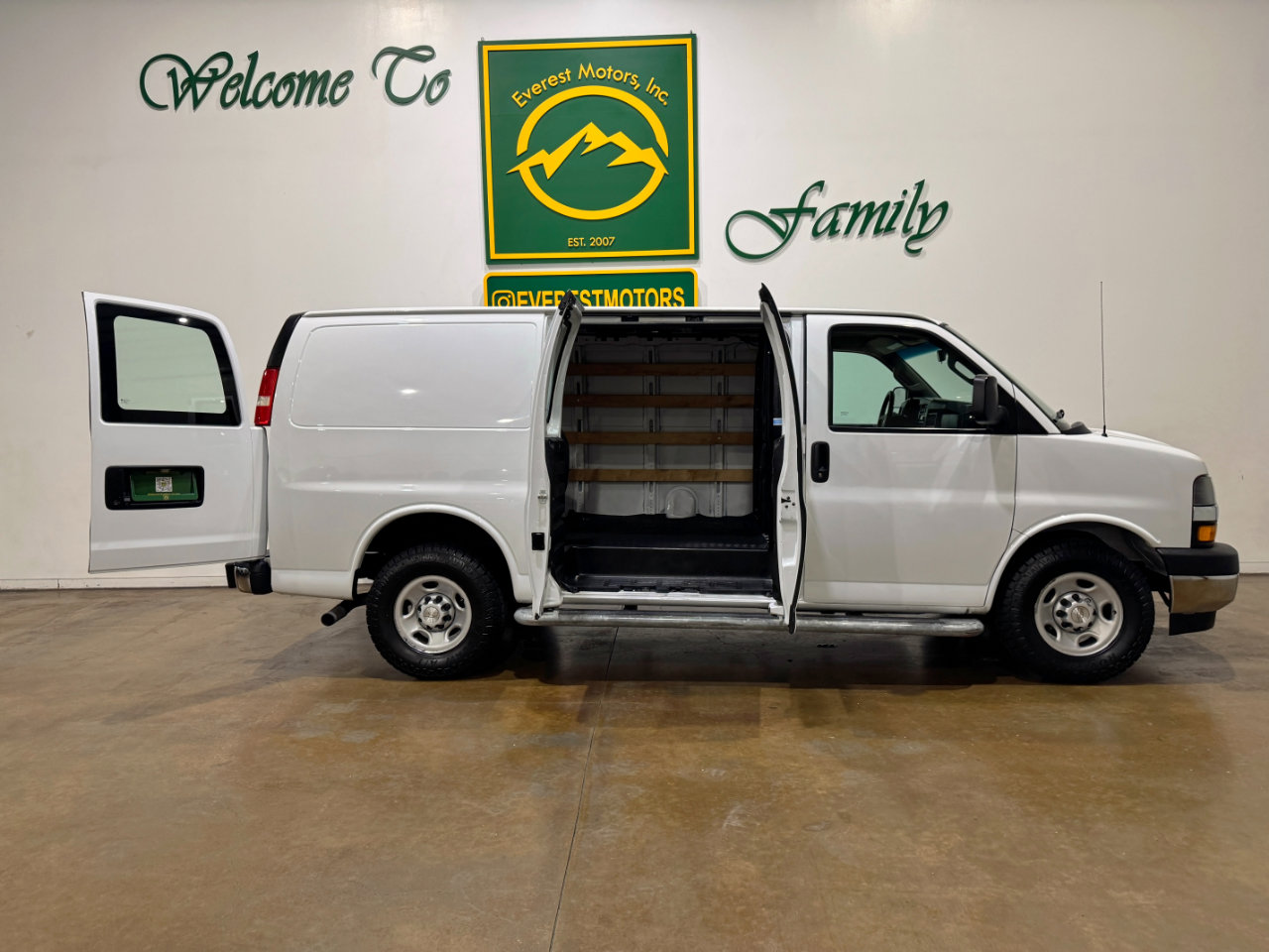Used 2019 Chevrolet Express 2500 w/ Driver Convenience Package image 9