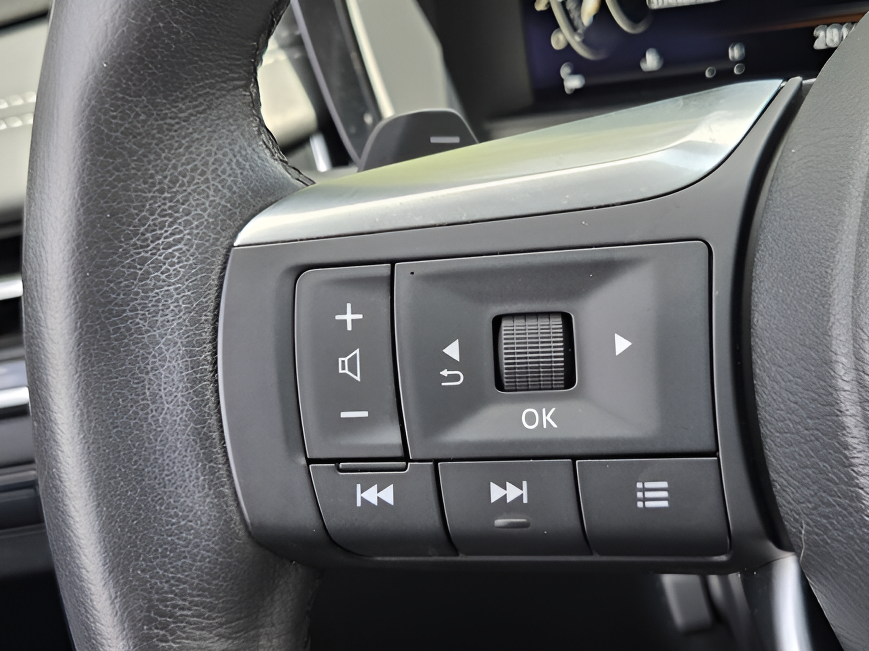 Used 2023 INFINITI QX60 Luxe w/ Cargo Package FWD image 22