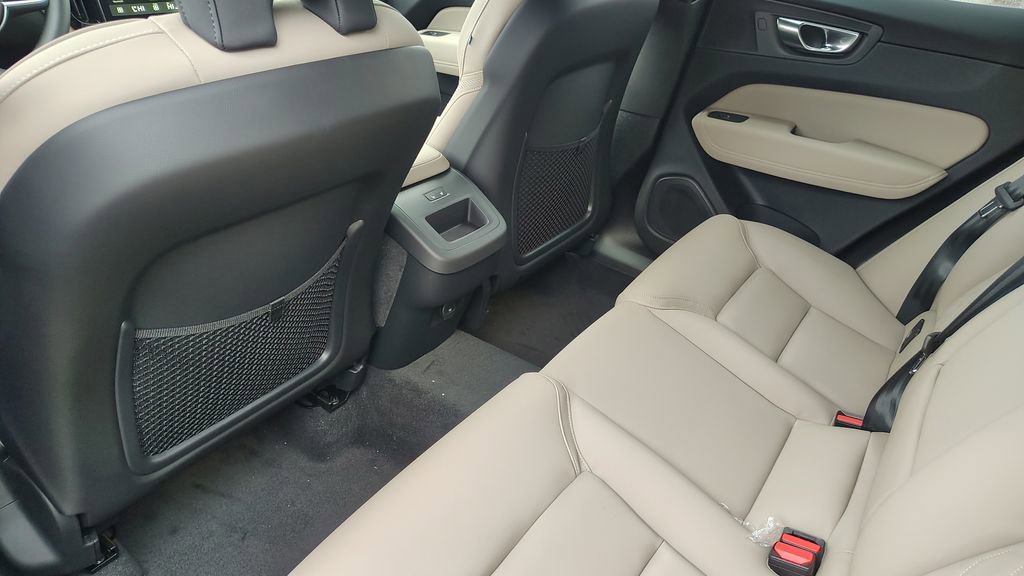New 2026 Volvo XC60 B5 Plus w/ Climate Package image 27