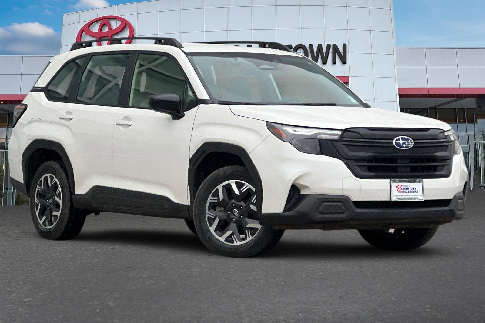 Used 2025 Subaru Forester image 2