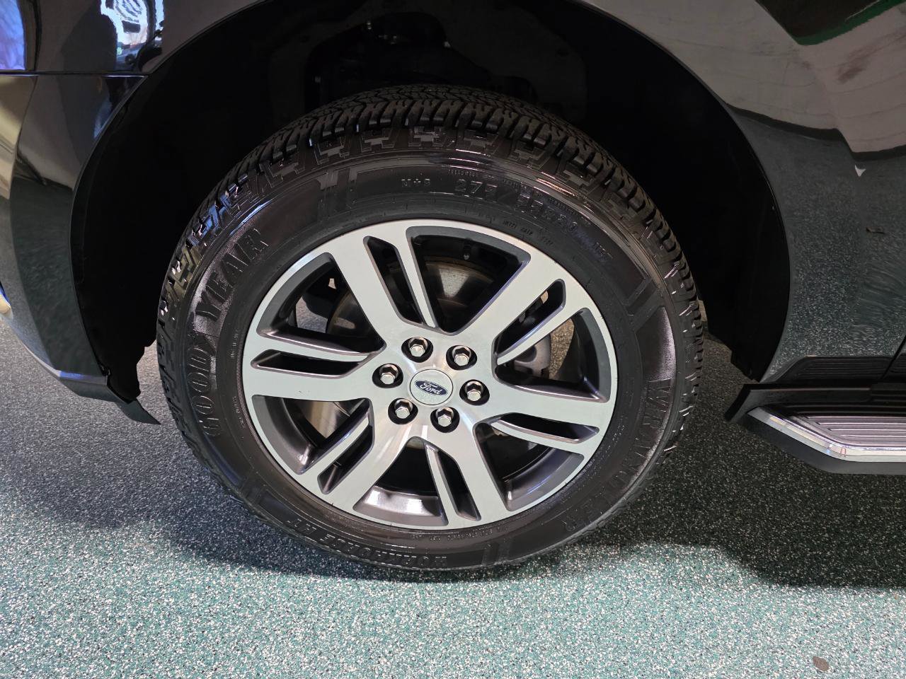 Used 2022 Ford Expedition Max Limited image 12