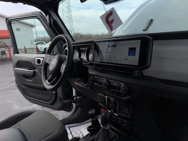 Used 2025 Jeep Wrangler Willys 4xe image 15