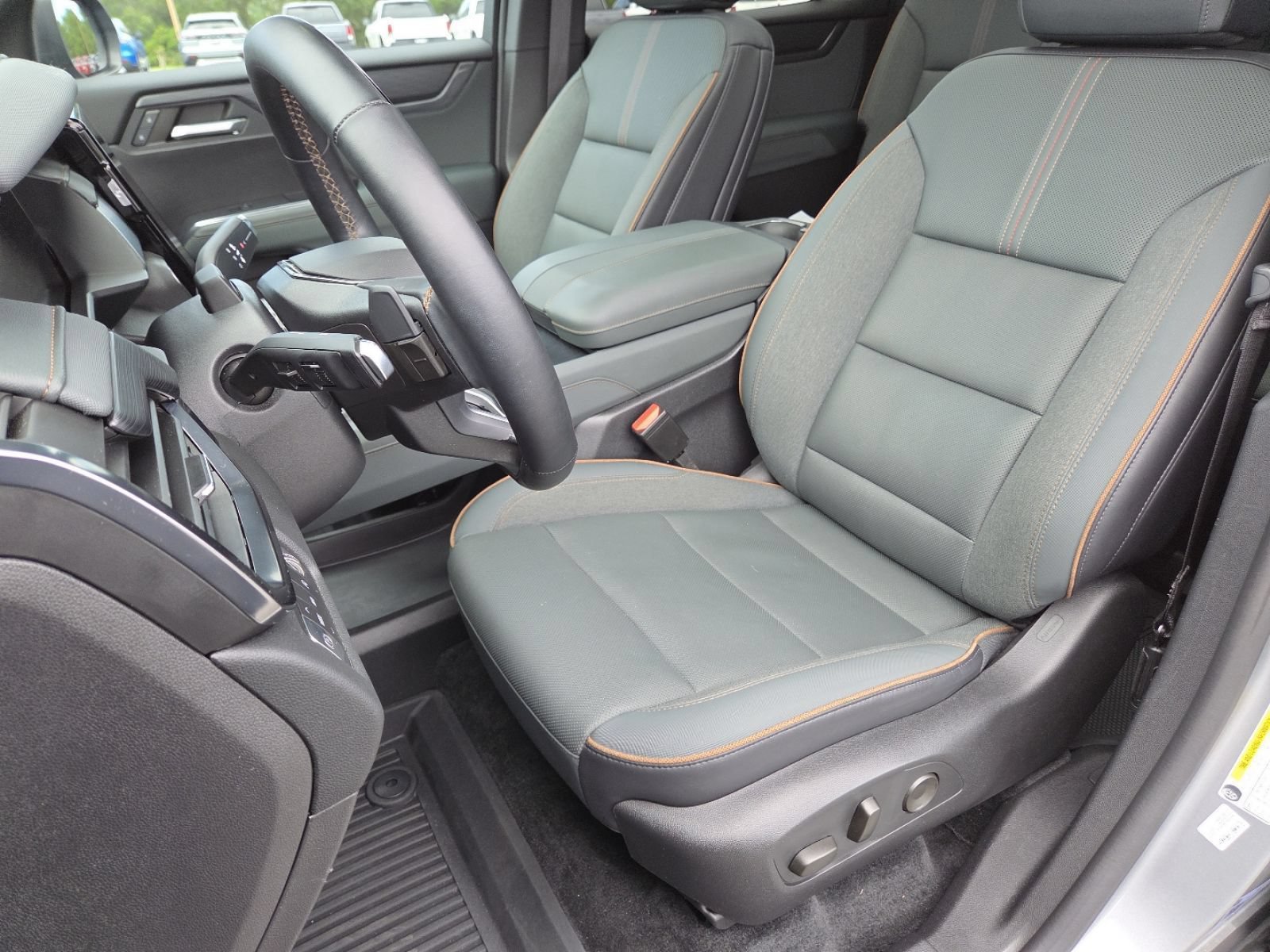 Used 2024 GMC Acadia AT4 w/ Super Cruise Package AWD/4WD image 30