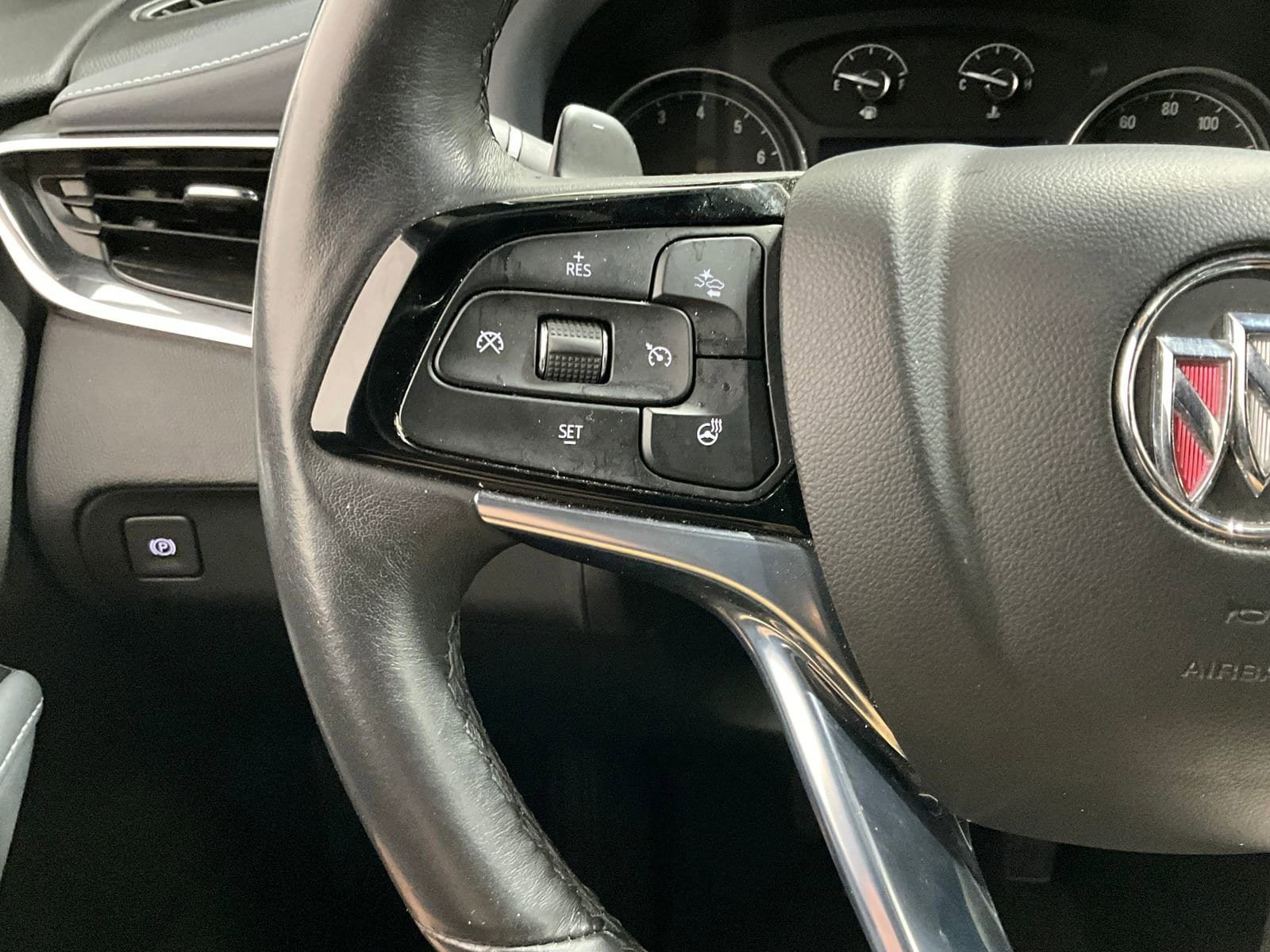 Used 2023 Buick Enclave Essence AWD/4WD image 17