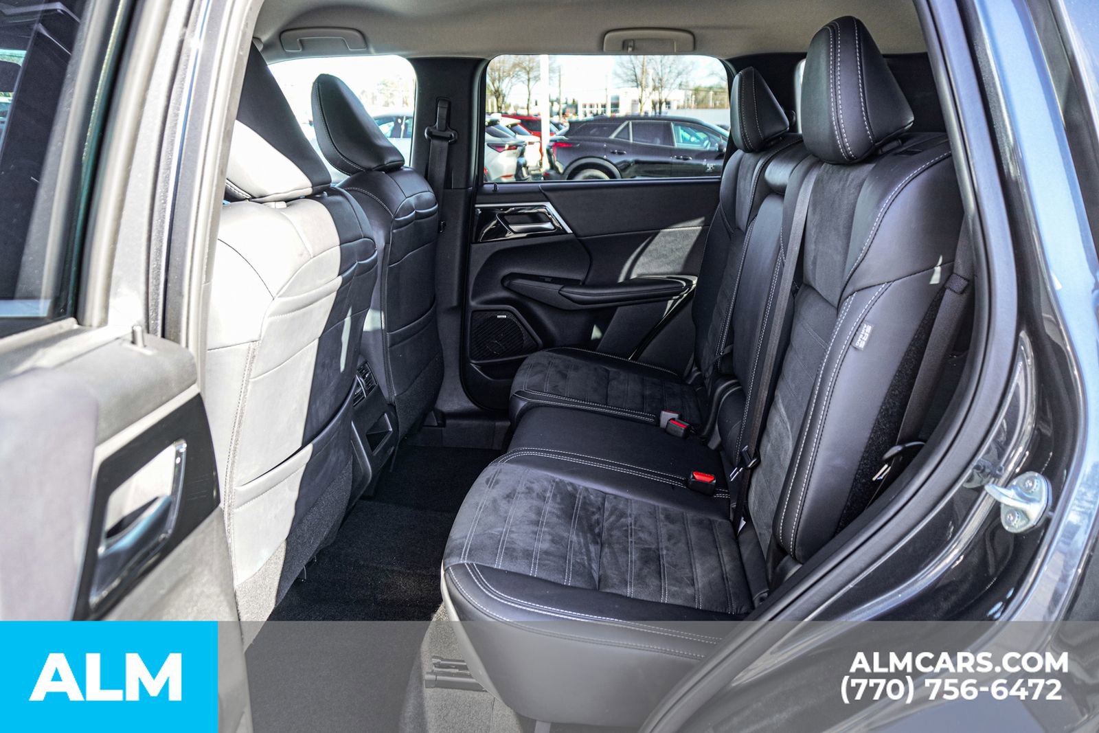 Used 2025 Mitsubishi Outlander SE image 23