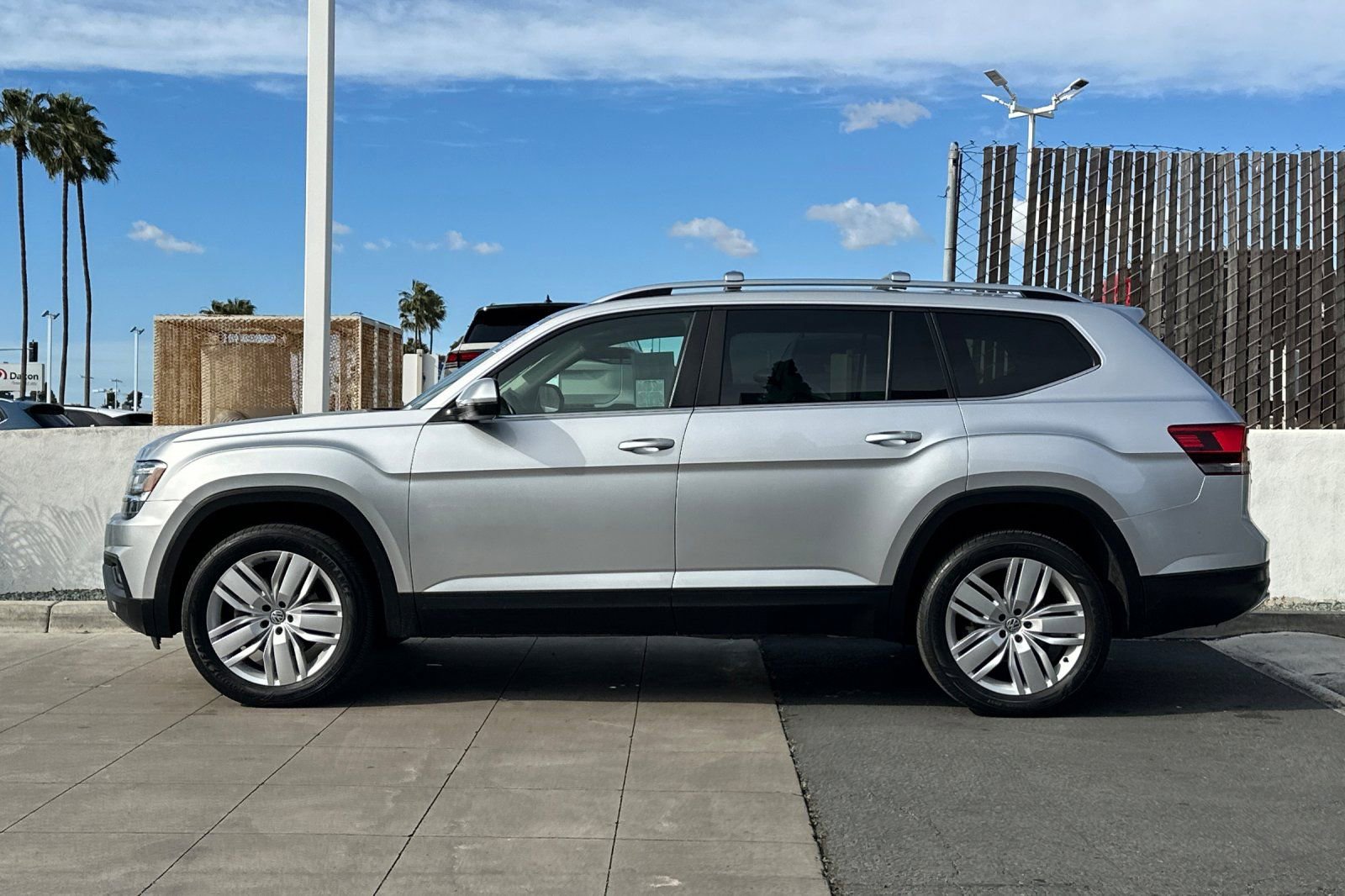 Used 2019 Volkswagen Atlas SE w/ Panoramic Sunroof Package image 7