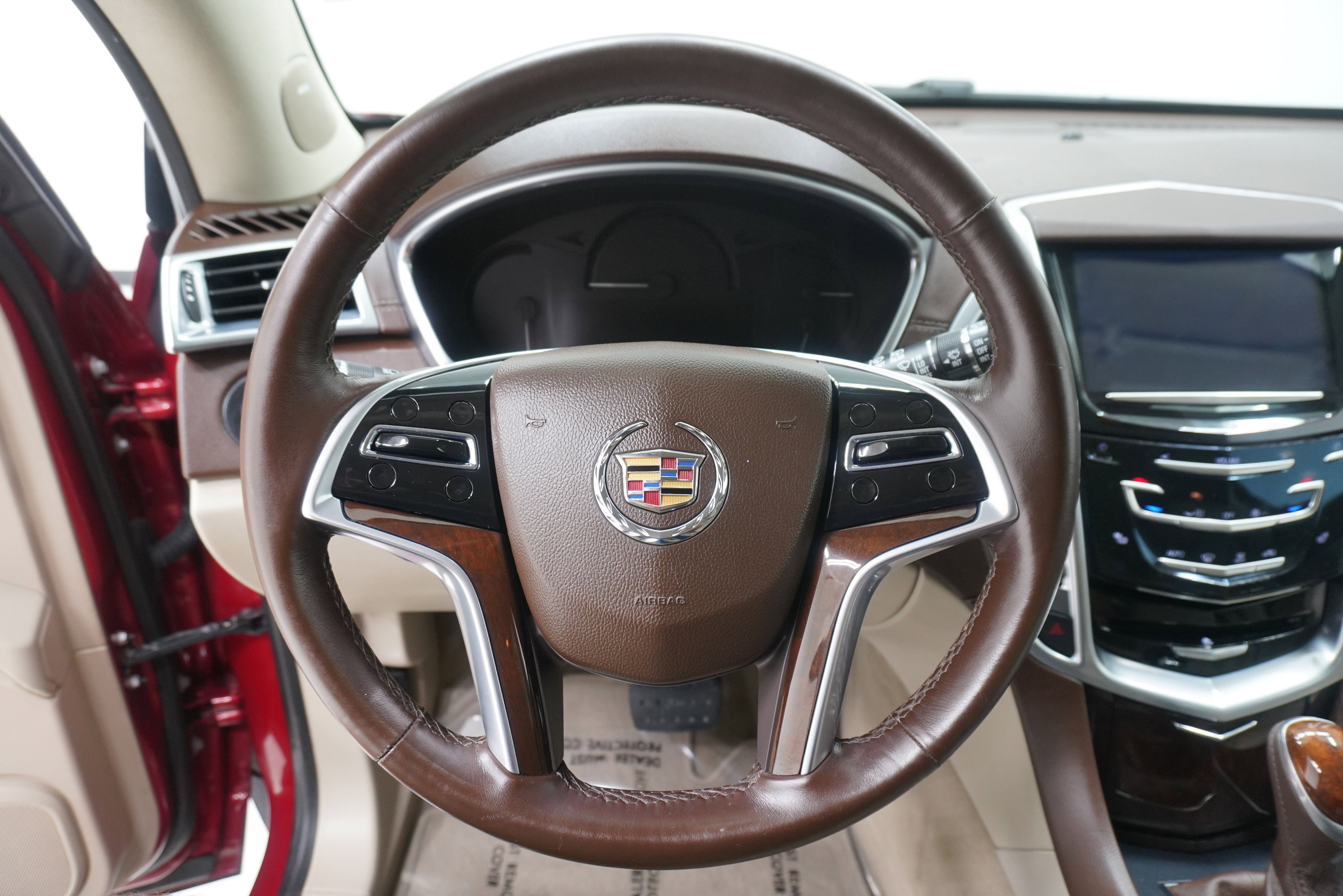 Used 2015 Cadillac SRX Luxury w/ Driver Awareness Package FWD image 8