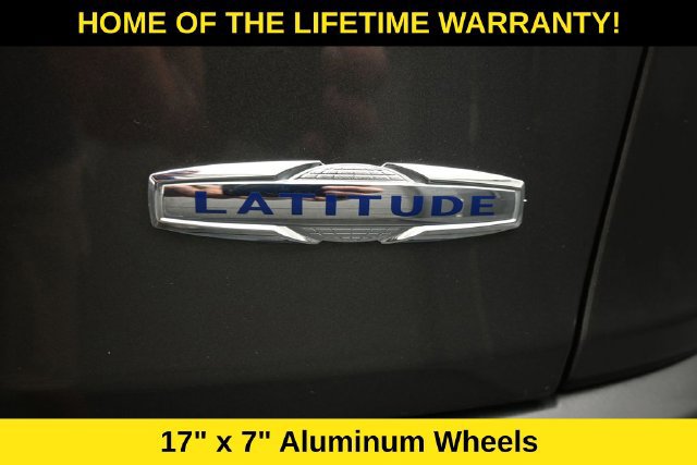 Used 2015 Jeep Cherokee Latitude w/ Comfort/Convenience Group AWD/4WD image 39