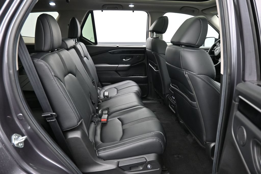 Certified 2025 Honda Pilot Touring image 37