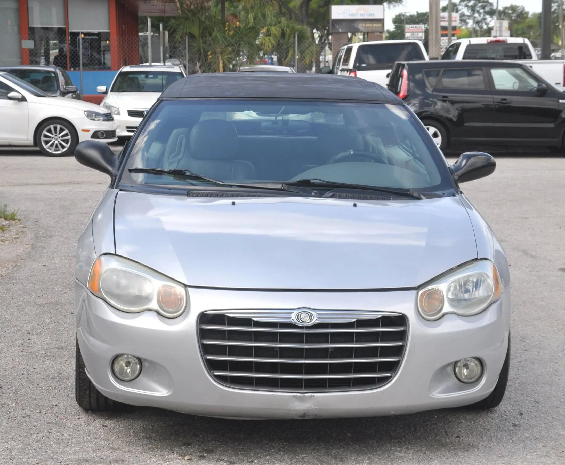 Used 2005 Chrysler Sebring Touring FWD image 2