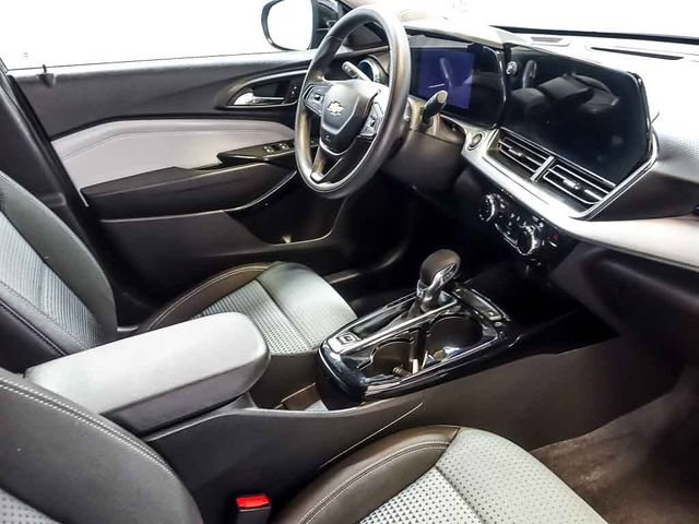 Certified 2026 Chevrolet Trax LT FWD image 30