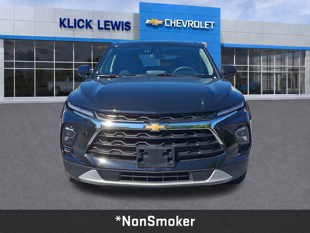Used 2025 Chevrolet Blazer LT FWD image 2