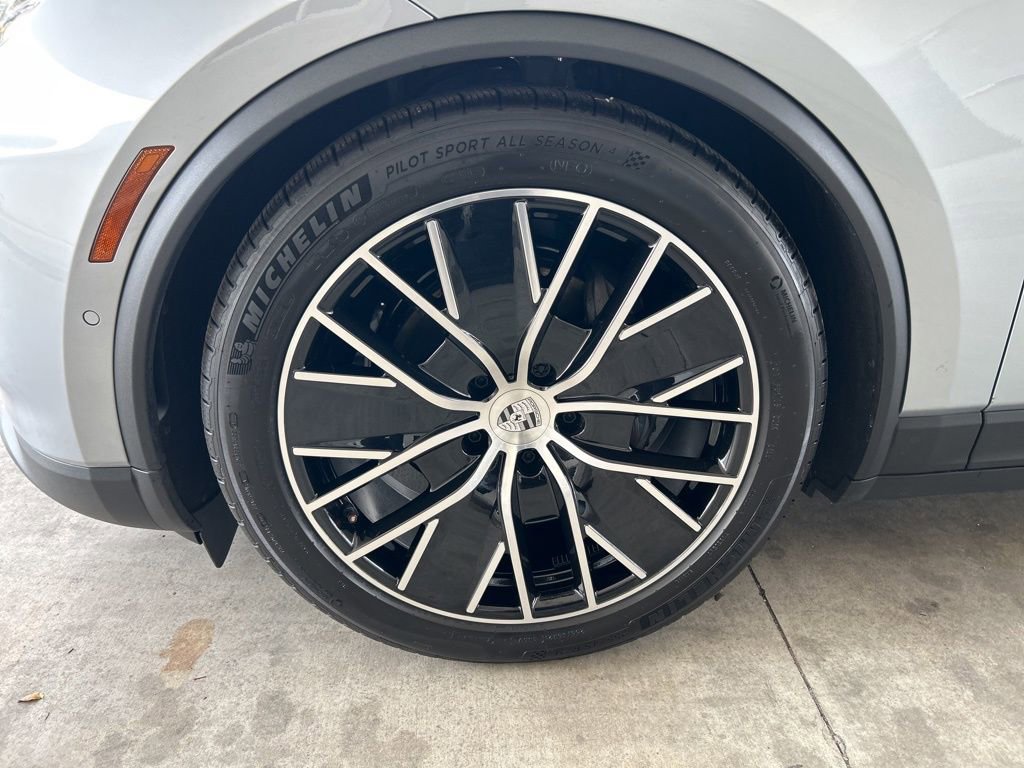 Used 2025 Porsche Macan Electric image 14