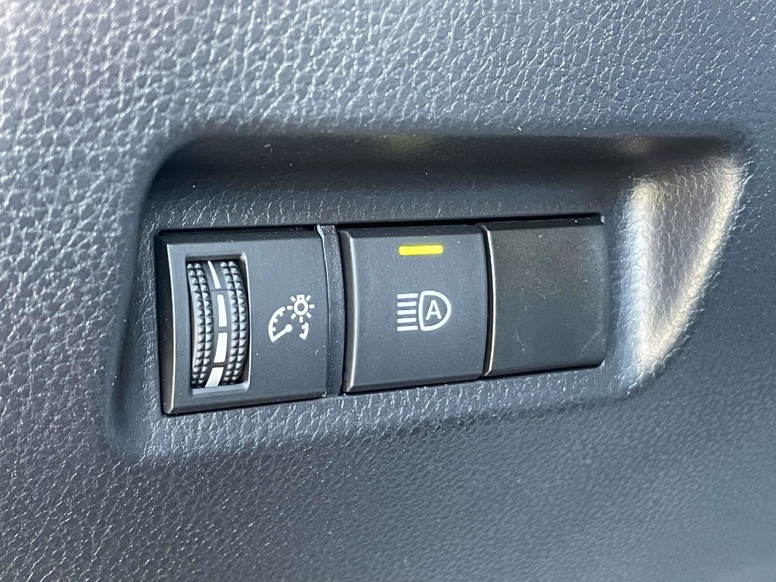 Used 2021 Toyota RAV4 XLE image 17