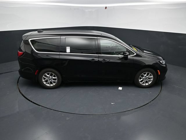 Used 2024 Chrysler Pacifica Touring-L FWD image 42