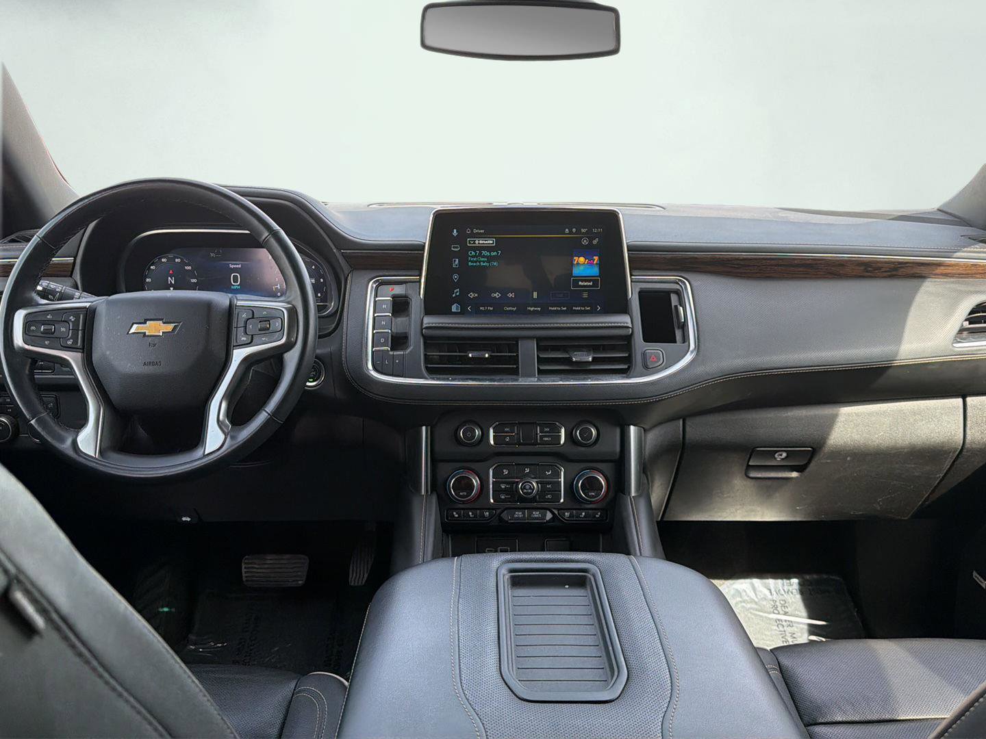 Used 2023 Chevrolet Suburban Premier image 10
