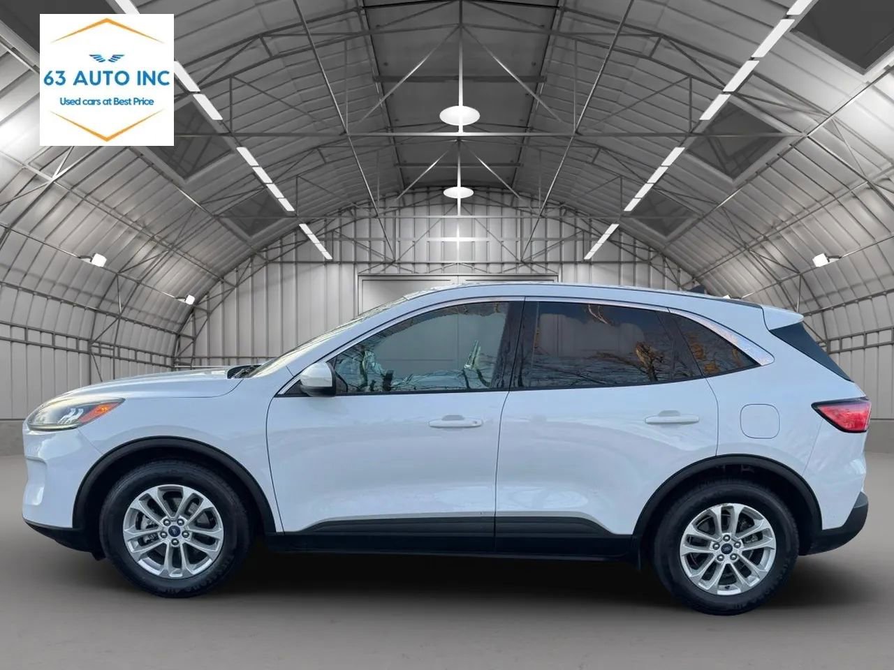 Used 2020 Ford Escape SE image 2